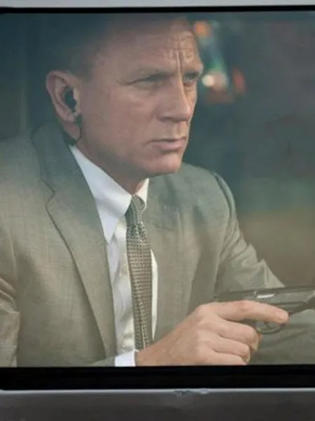 James Bond filmindeki Adanalı teyze