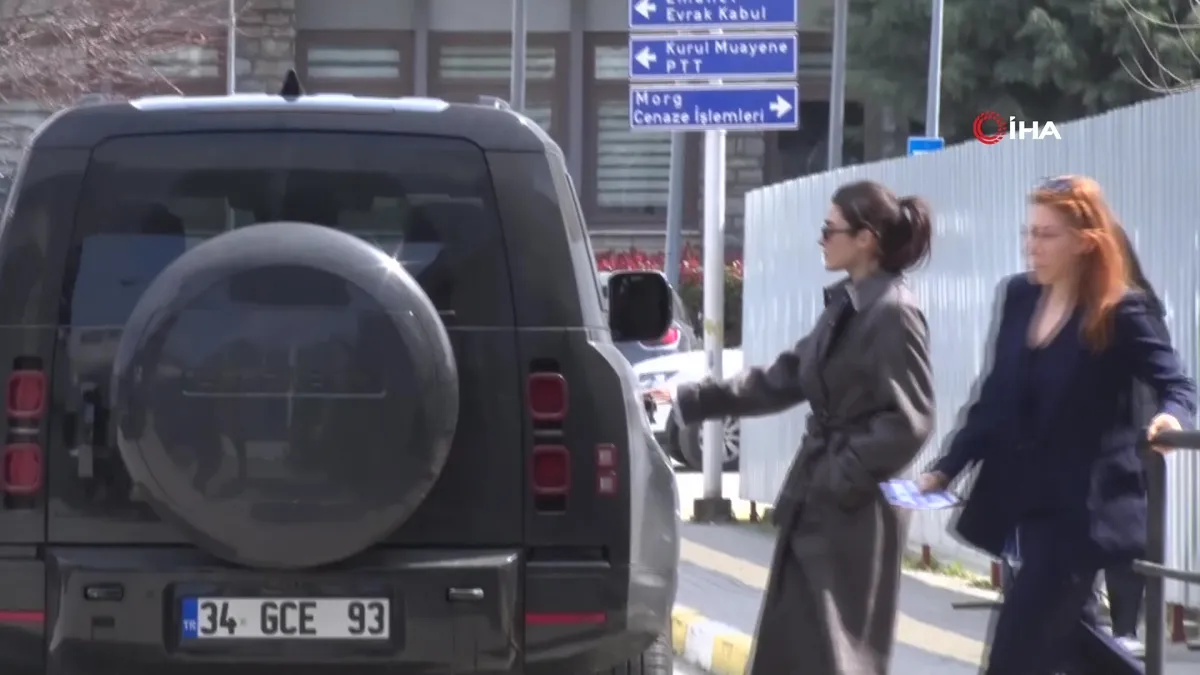 Hande Erçel, Adli Tıp Kurumu’nda test verdi | Video videosunu izle Hande Erçel, Adli Tıp Kurumu’nda test verdi | Video videosunu izle