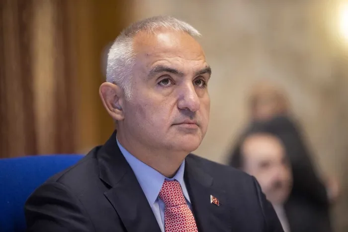 kultur-ve-turizm-bakani-ersoy-6-subat-2023-depremlerinin-etkiledigi-malatyada-konustu-1738842515177.jpg