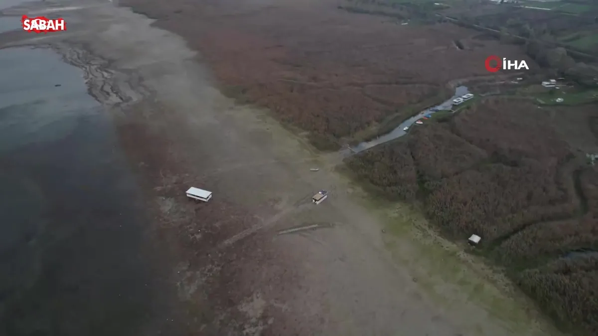Sapanca Gölü çekildi: Gizemli ada yeniden ortaya çıktı | Video videosunu izle Sapanca Gölü çekildi: Gizemli ada yeniden ortaya çıktı | Video videosunu izle