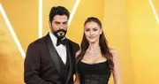 11 yıl sonra yine aynı yerde! Fahriye Evcen mezun olduğu üniversitede set hatırasını paylaştı!