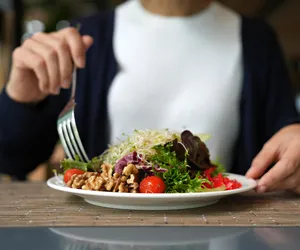 İlaç kadar etkili! Yemeğe başlarken önce bunu yiyin: Birkaç günde zayıflatıyor...