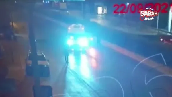 Polis, uygulamadan kaçmak isteyen motosikleti elleriyle durdurdu | Video