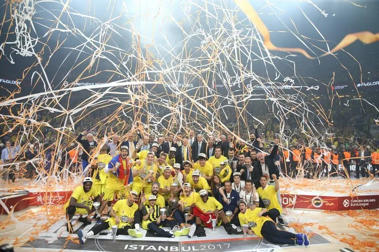 Fenerbahçe-Olympiakos karşılaşmasından renkli kareler