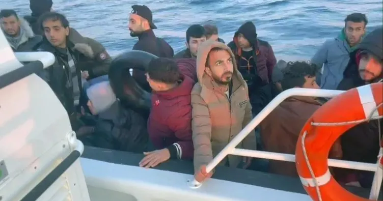 Datça’da lastik bot içinde 26 düzensiz göçmen yakalandı