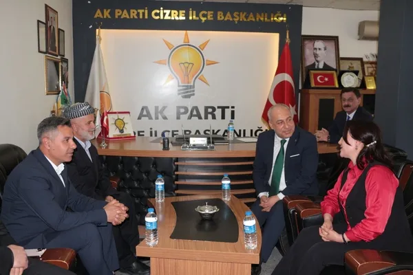 sirnakta-ilk-defa-ak-parti-ile-dem-parti-bir-araya-gelip-bayramlasti-1743523811453.jpg