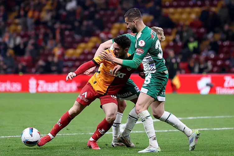 Son dakika Galatasaray haberi: Usta isimden Galatasaray’ın yeni transferi için olay yorum: Futbolu unutmuş...