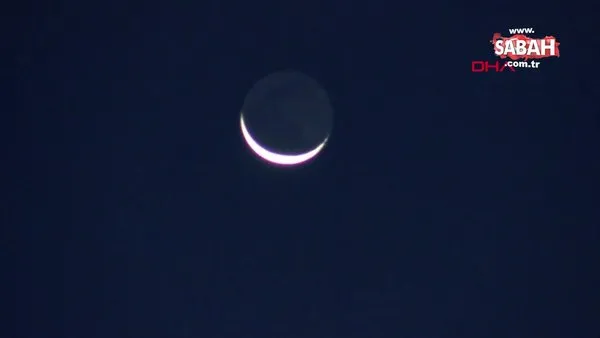 İstanbul'da gökyüzünde ay ile yıldızın bir araya geldiği anlar böyle görüntülendi | Video