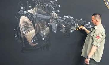 Hem polis hem de ödüllü ressam