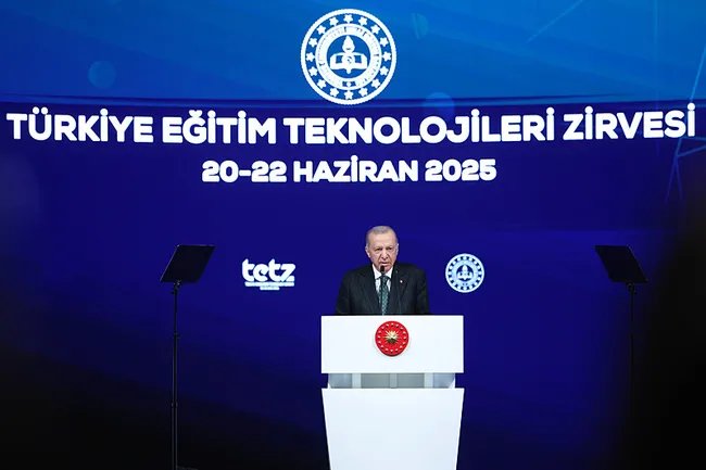 baskan-erdogandan-dijital-zorbalik-uyarisi-evlatlarimizi-teslim-edemeyiz-1750433508691.jpeg Başkan Erdoğan'dan dijital zorbalık uyarısı: Evlatlarımızı teslim edemeyiz