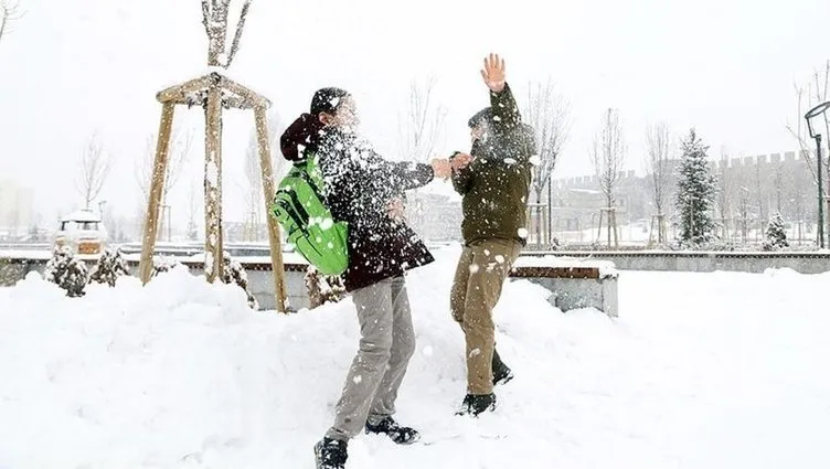 Hakkari’de yarın okullar tatil mi? Bugün 21 Aralık Salı Hakkari’de okullar tatil mi, Valilik kar tatili açıklaması yaptı mı?