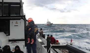 İzmir açıklarında düzensiz göçmenleri taşıyan tekne battı: 2 kişi öldü, 24 kişi kurtarıldı #izmir