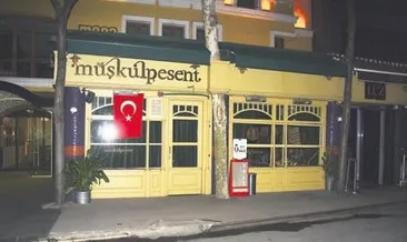 Mekanlar şehitlere saygı duruşunda