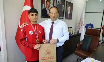 Ağrı’da boks şampiyonuna anlamlı tebrik: Ramazan Alptekin Türkiye şampiyonu oldu #agri