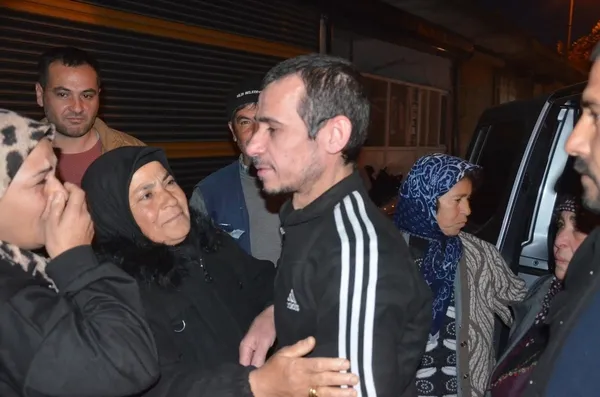 omrunun-yarisini-suriyedeki-cezaevinde-gecildi-turk-oldugu-icin-fazladan-9-yil-yatti-1733917453967.jpg