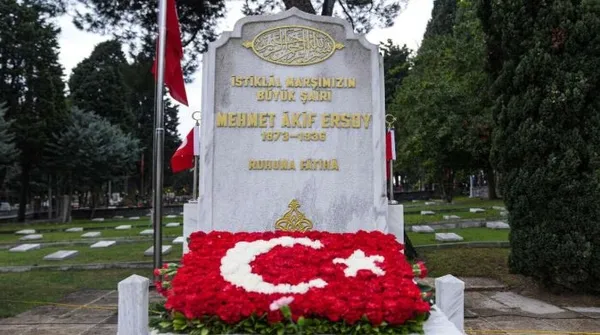 milli-sair-mehmet-akif-ersoy-vefatinin-89-yil-donumunde-kabri-basinda-anildi-1766835520641.jpg