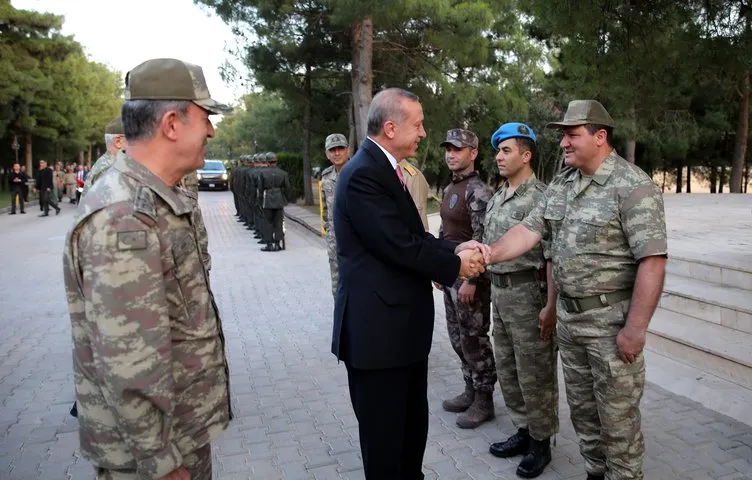 Erdoğan askerle iftar yaptı