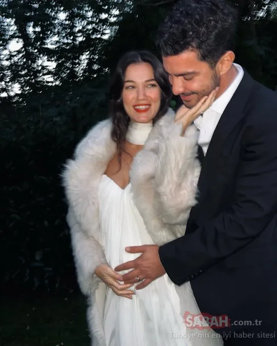 Erkek bebek bekleyen Pınar Deniz ile Kaan Yıldırım’ın nikah yemeğine teyzeler damga vurdu! Fotoğrafta üç tane Pınar Deniz mi var?