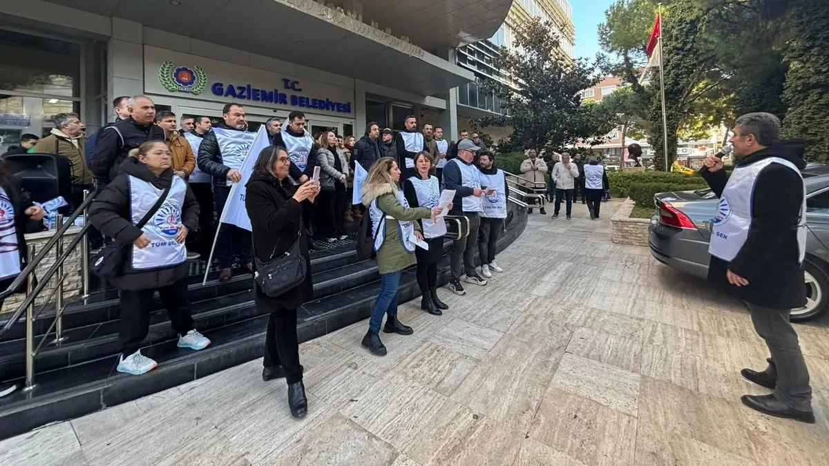 Gaziemir’de TİS krizi! Önce işçiler şimdi de memurlar ayaklandı: “Artık yeter!” Gaziemir’de TİS krizi! Önce işçiler şimdi de memurlar ayaklandı: “Artık yeter!”
