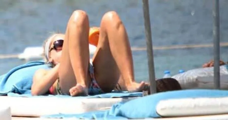 Plajda Hadise Cikti Galeri Magazin