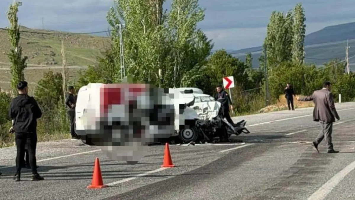 Kayseri’de feci kaza! Otomobil ile hafif ticari araç çarpıştı: 1 ölü, 2 yaralı Kayseri’de feci kaza! Otomobil ile hafif ticari araç çarpıştı: 1 ölü, 2 yaralı