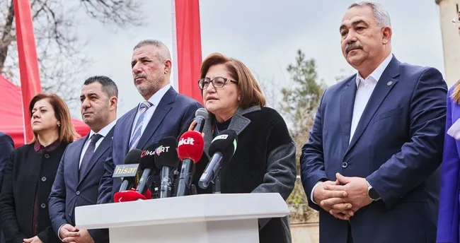 Fatma Şahin şehitleri ziyaret ederek seçim startı verdi -