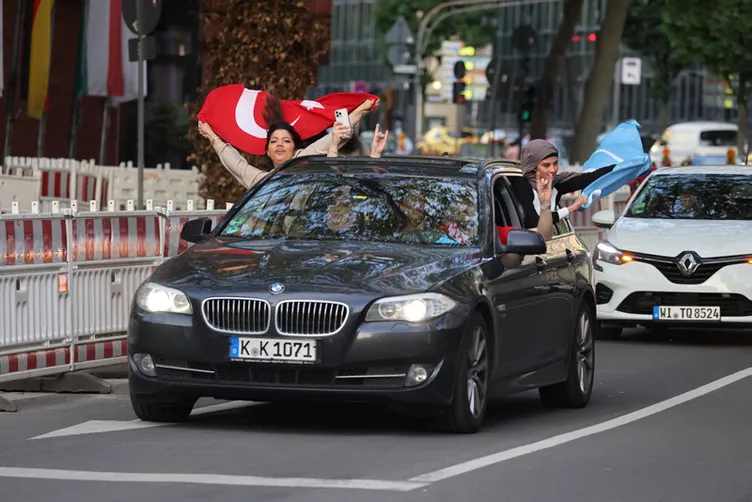 Dünyanın dört bir yanında kutlamalar başladı: Başkan Erdoğan’ın zaferi coşkuyla karşılandı!