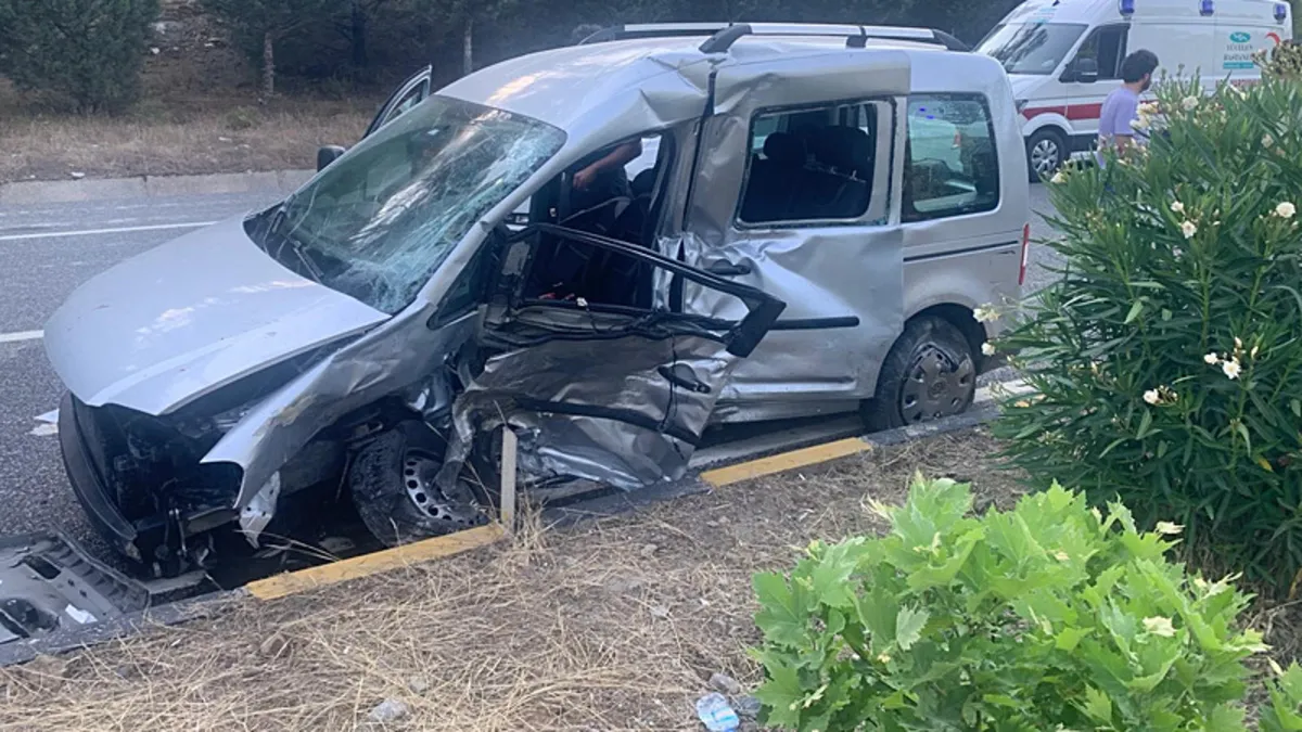 Muğla’da 2 kamyonet çarpıştı: 1 ölü, 3 yaralı! Muğla’da 2 kamyonet çarpıştı: 1 ölü, 3 yaralı!