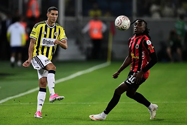 canli-super-ligde-genclerbirligi-fenerbahce-maci-1786819920779.jpeg