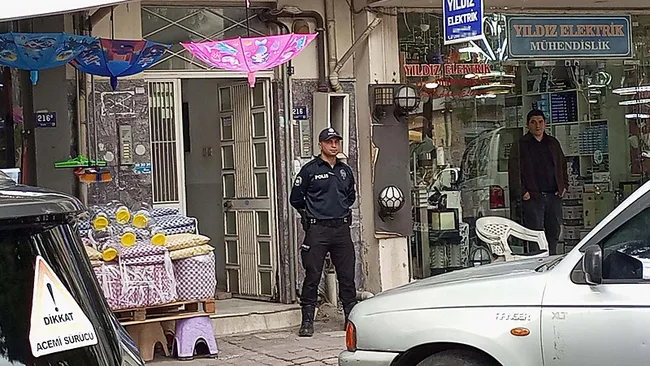 aydinda-eski-sevgili-dehseti-genc-kizi-basindan-vurup-kacti-cani-mezarlikta-yakalandi-1793112446450.jpg