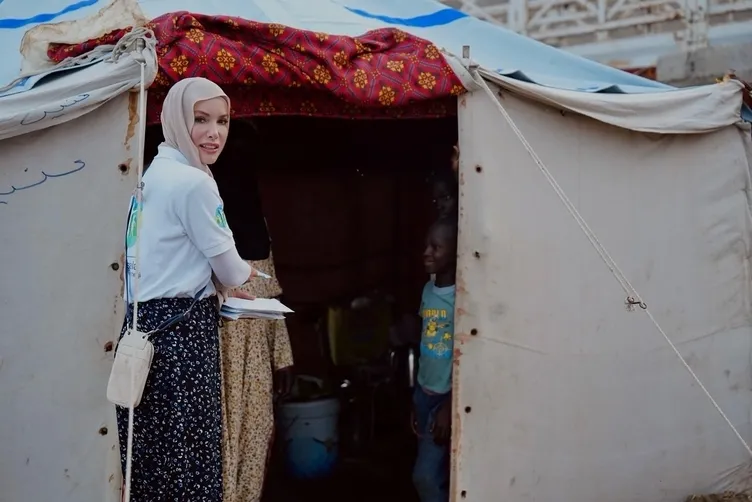 Aşkın başkentinde aşk dolu kare! Gamze Özçelik eşi Reshad Strik’e Paris’te poz verdi, sosyal medya yıkıldı: İşte o pozlar...