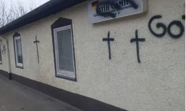 Almanya’da bir camiye daha ırkçı saldırı!