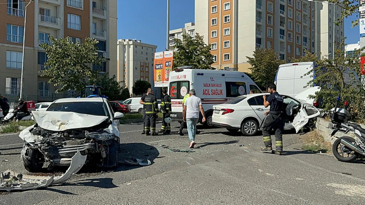 Tekirdağ’da iki otomobil çarpıştı: 1’i ağır 3 yaralı Tekirdağ’da iki otomobil çarpıştı: 1’i ağır 3 yaralı