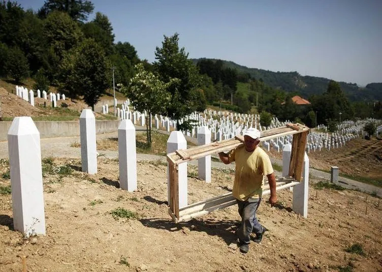 Srebrenitsa katliamının 17. yıldönümü