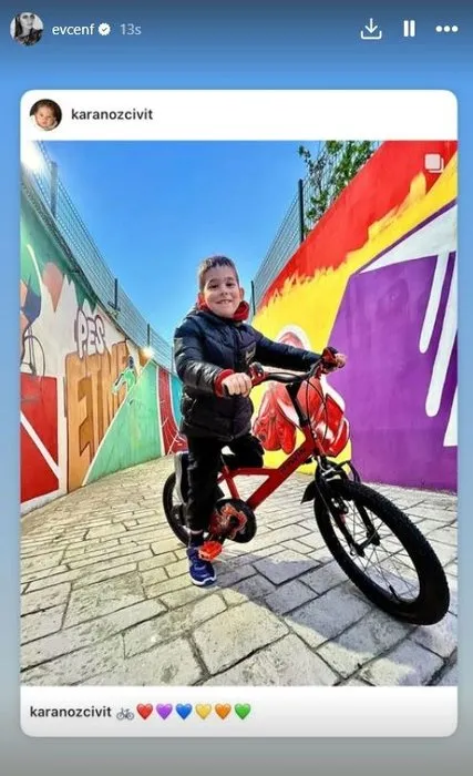 Özçivit ailesinin hafta sonu keyfi bisiklet! Fahriye Evcen ve Burak Özçivit oğulları Karan ve Kerem ile eğlenceli anlarını paylaştı!