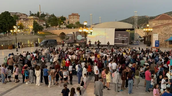 bakan-ersoy-duyurdu-gezen-sinema-turkiyenin-81-ilinin-tamamina-ulasti-1788945234698.jpg