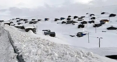 Sahara geçidi beyaza büründü: Yaylalar kara gömüldü #ardahan