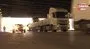 İzmir’de kamyon alt geçide sıkıştı; trafik akışı aksadı | Video