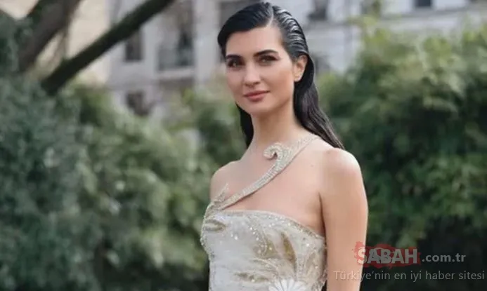 Tuba Büyüküstün dünyaca ünlü bir markanın defilesinde şıklığı ve güzelliğiyle hayran bıraktı!