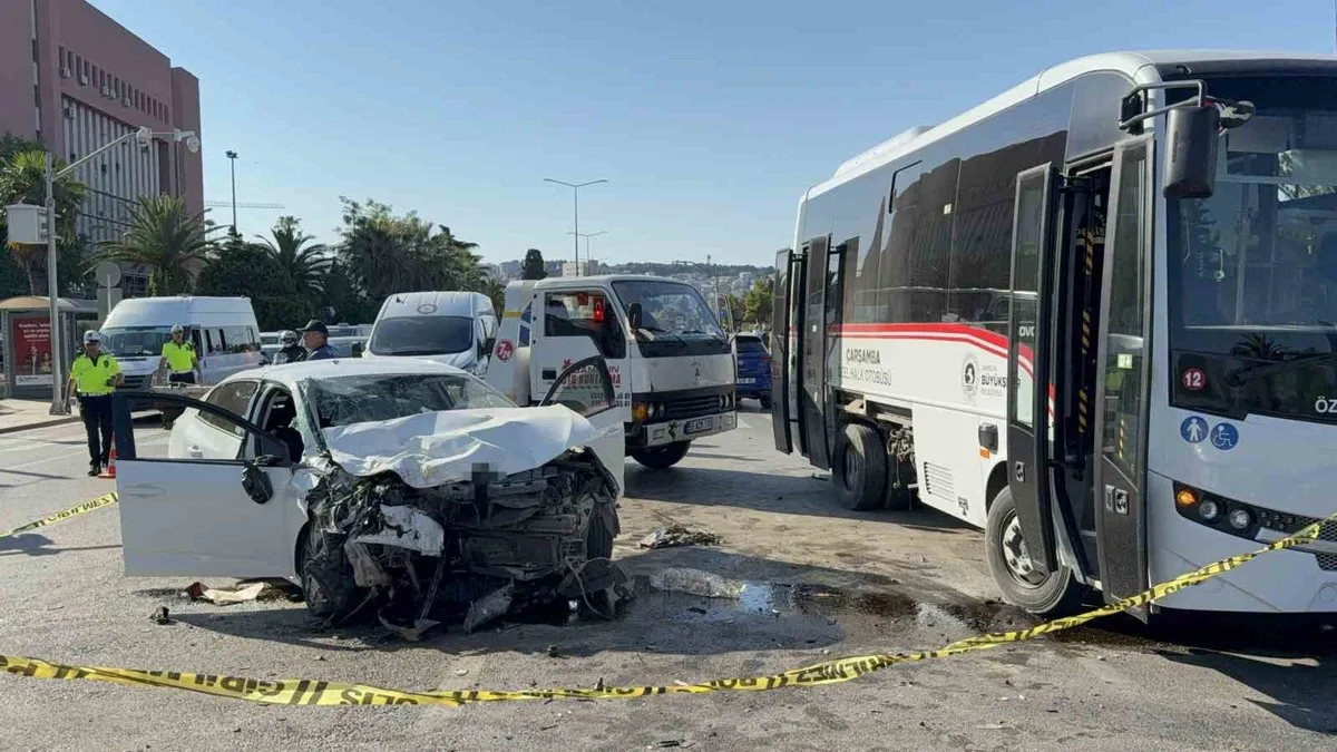 Samsun’da otomobil ile halk otobüsü çarpıştı: 7 yaralı Samsun’da otomobil ile halk otobüsü çarpıştı: 7 yaralı