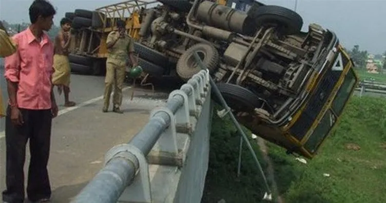 Hindistan’da trafik kazası: 10 ölü