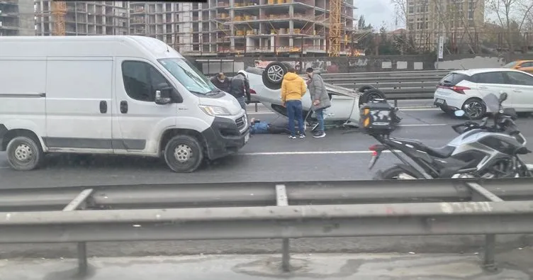 İstanbul’da feci kaza! Takla atıp ters döndü