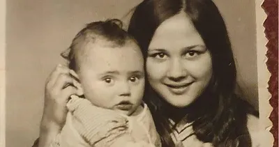 Ünlü sarkıcının 14 yaşında anne olduğunu öğrenenler çok şaşırdı! Nostaljik kareyi kızı paylaştı!