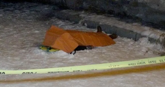 Erzurum'da sır olay: Sokak ortasında cesedi bulundu! Erzurum'da sır olay: Sokak ortasında cesedi bulundu!