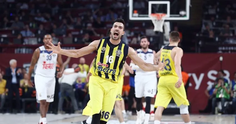 Bakan Kılıç, Fenerbahçe Erkek Basketbol Takımını tebrik etti