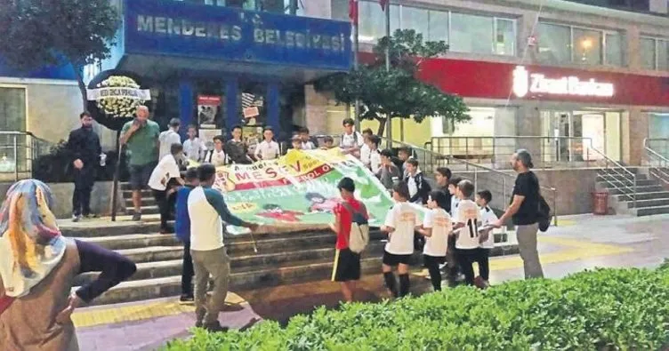 Genç sporcular CHP’li başkanı protesto etti