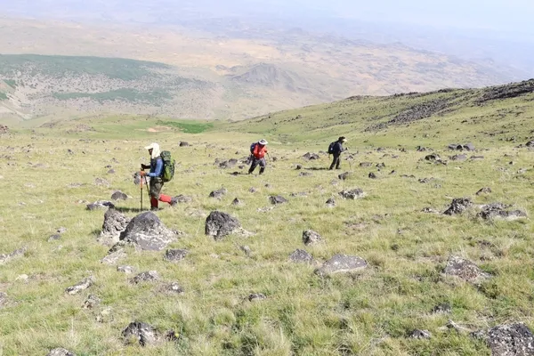 agri-daginin-igdir-kuzeydogu-rotasi-yenideb-turizme-kazandirilmasi-bekleniyor-1787162722672.jpg