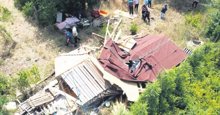 Kartepe’de kaçak bungalovlar yıkıldı