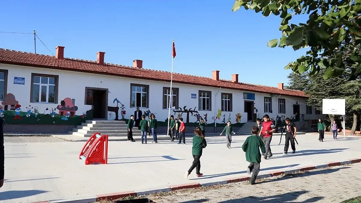 Okullarda yeşil dönem başlıyor: Yeni protokolle yüzde 30 enerji tasarrufu hedefleniyor haber görseli