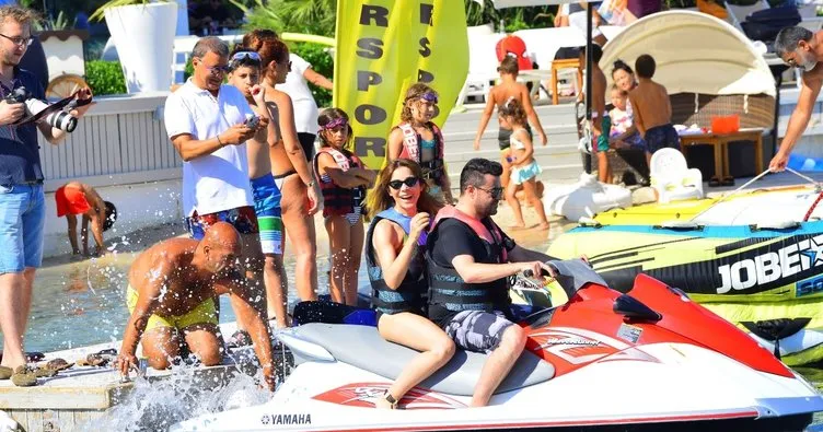 Jet-ski üstünde şov yaptı